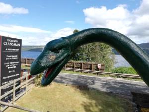 Manfred-Hofmann-Bei-Nessi-im-Loch-Ness-spielt-die-Musik